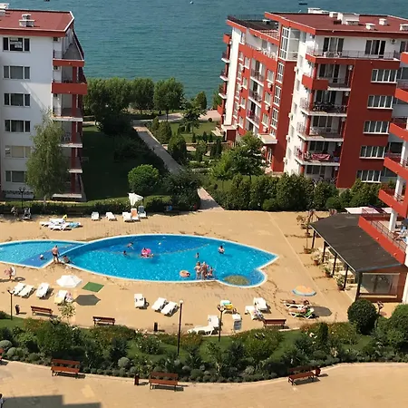 In Marina View Noks Grand Apartman Elenite