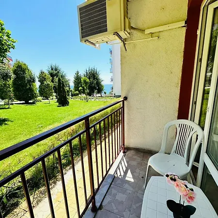 In Marina View Noks Grand Apartman Elenite